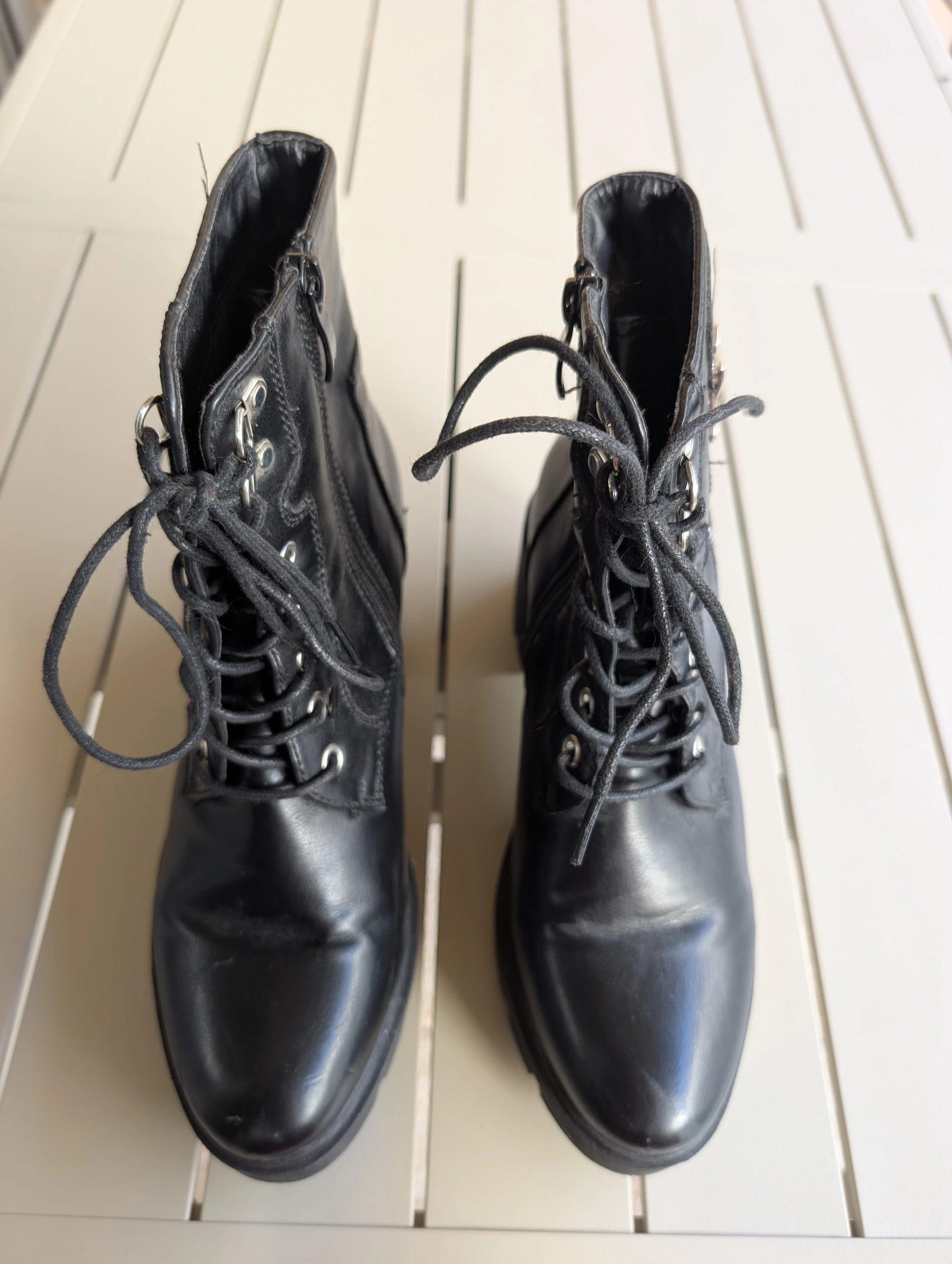 Bottines noires à lacets – Taille 39